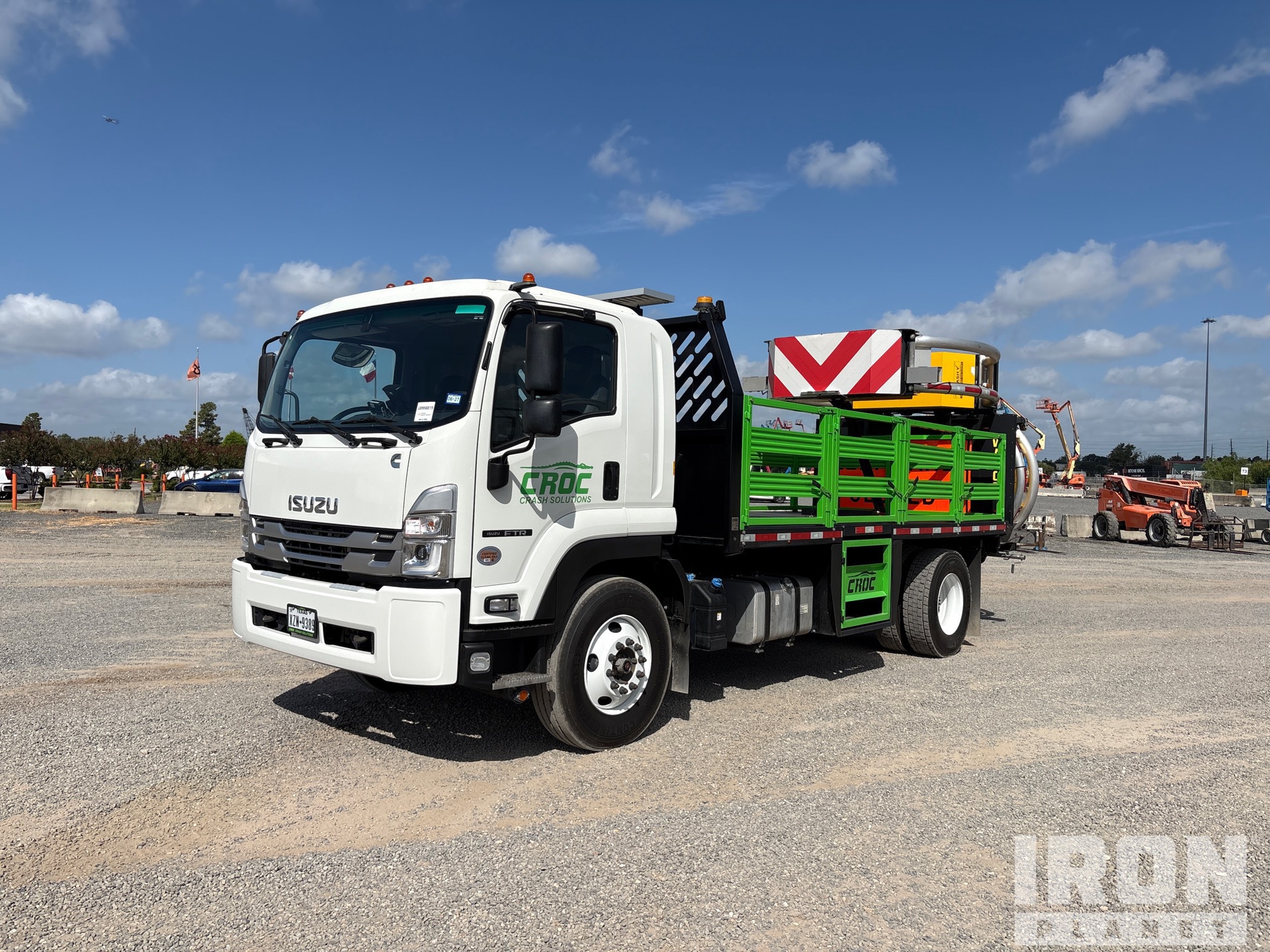 2025 Isuzu FTR 4x2 Extended Cab Ciężarówka z tłumikiem