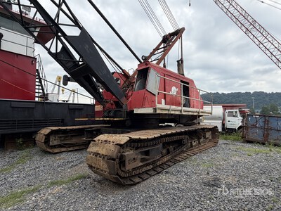 Manitowoc 3900W Lattice-Boom Crawler Crane