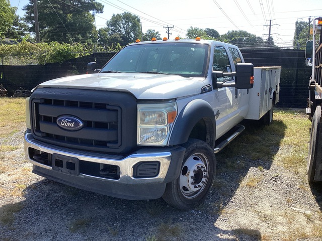 2015 Ford F-450 XL 4x2 Crew Cab Utility Truck