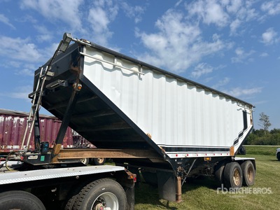 2009 Castleton Super B-Train Grain Trailer