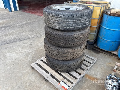 Quantity of (4) 275/65R18 Pneus