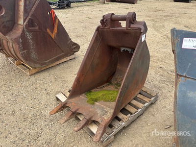 28 in Digging Excavator Bucket