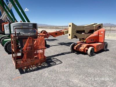 2010 JLG E400AJPN 2WD Electric رافعة بذراع
