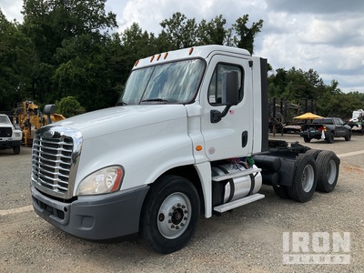 2015 Freightliner Cascadia 125 6x2 T/A Day Cab Truck Tractor