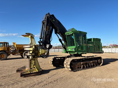 2011 John Deere 953K آلة تقطيع الأشجار بجنزير