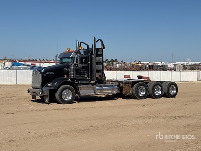 2014 Kenworth T800 8x6 تراكتور شاحنة (ثلاثي المحور)