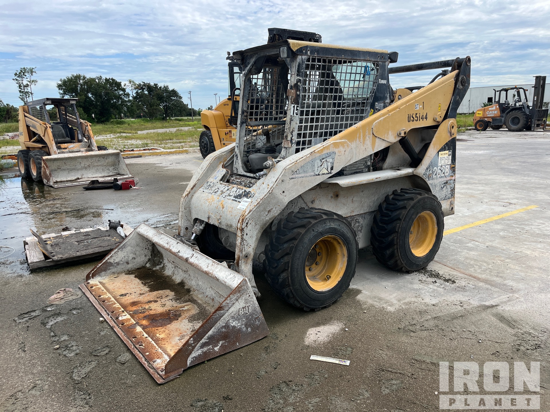 2006 Cat 262B شاحنة جرافة (Inoperable)