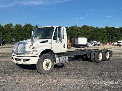 2010 International 4400 DuraStar 6x4 Cabine et châssis