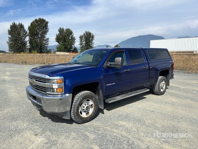 2015 Chevrolet Silverado 2500HD 4x4 Crew Cab Pickup