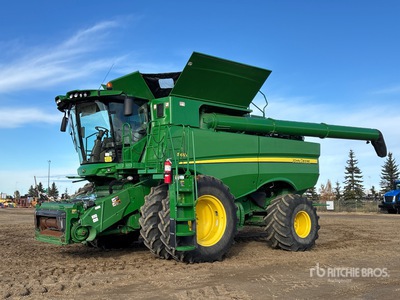 2017 John Deere S690 Combine Harvester
