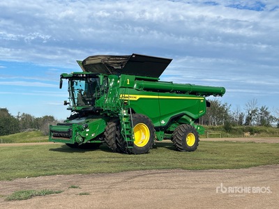 2024 John Deere X9 1000 Combine Harvester