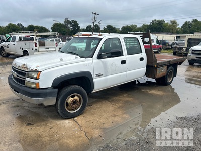 2006 Chevrolet Silverado 3500 4x2 Crew Cab Flatbed Truck