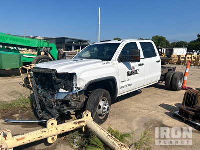 2015 GMC 3500 4x2 Crew Cab Cab and Chassis (Inoperable)