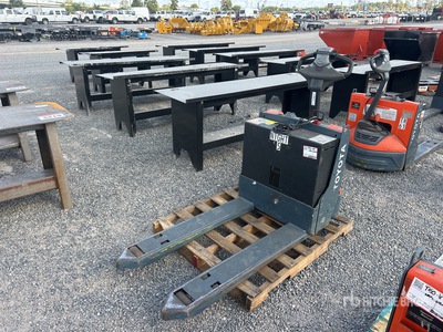 Toyota 8HBW23 4500 lb Electric Transpallet