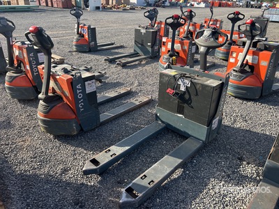Toyota 8HBW23 4500 lb Electric Transpallet