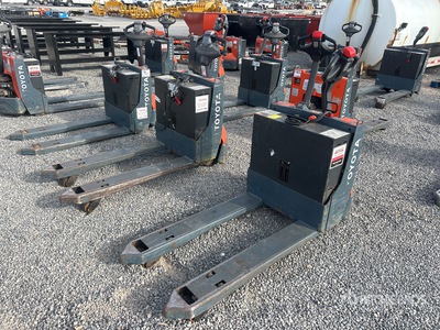 Toyota 8HBW23 4500 lb Electric Transpallet