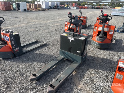 Toyota 8HBW23 4500 lb Electric Transpallet