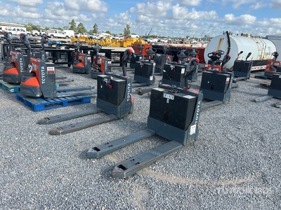 Toyota 8HBW23 4500 lb Electric Transpallet