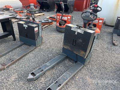 Toyota 8HBW23 4500 lb Electric Transpallet