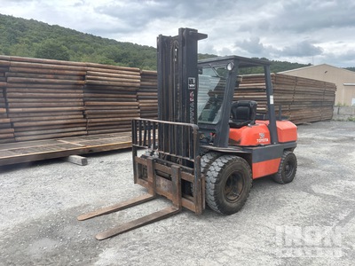 1998 Toyota 6FDU45 9150 lb Pneumatic Tire Forklift