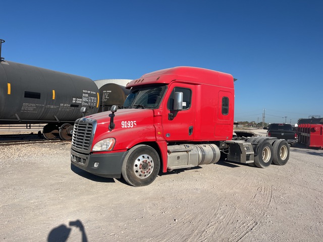 2019 Freightliner Cascadia 125 6x4 T/A Sleeper Truck Tractor