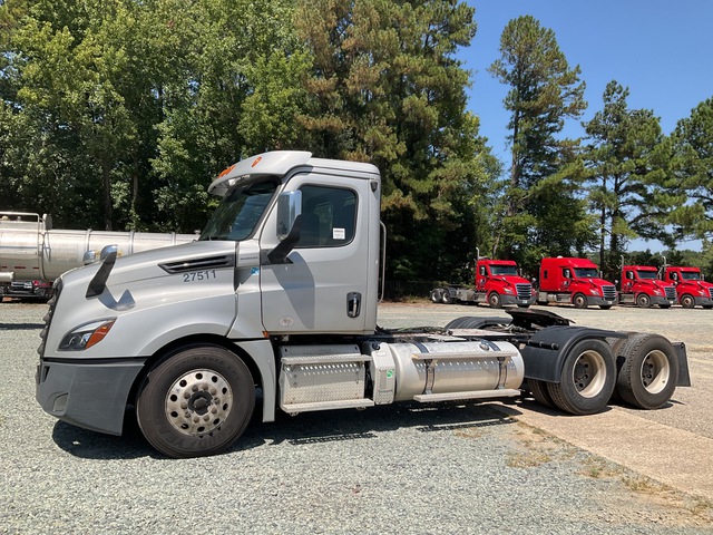 2019 Freightliner Cascadia 126 6x4 T/A Day Cab Truck Tractor 2019 Freightliner Cascadia 126 6x4 T/A Day Cab Truck Tractor
