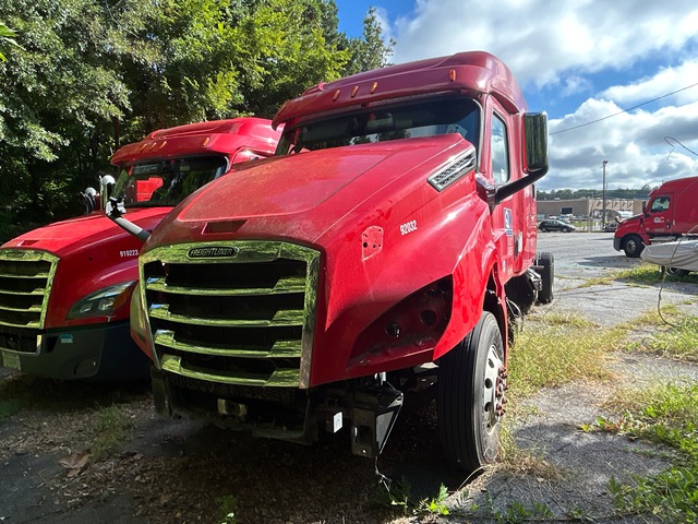 2020 Freightliner PT126SLP 6x4 T/A Sleeper Truck Tractor