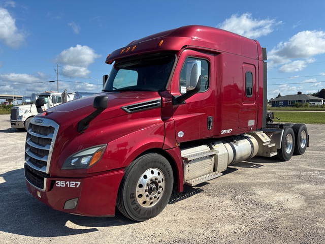 2019 Freightliner Cascadia 126 6x4 T/A Sleeper Truck Tractor