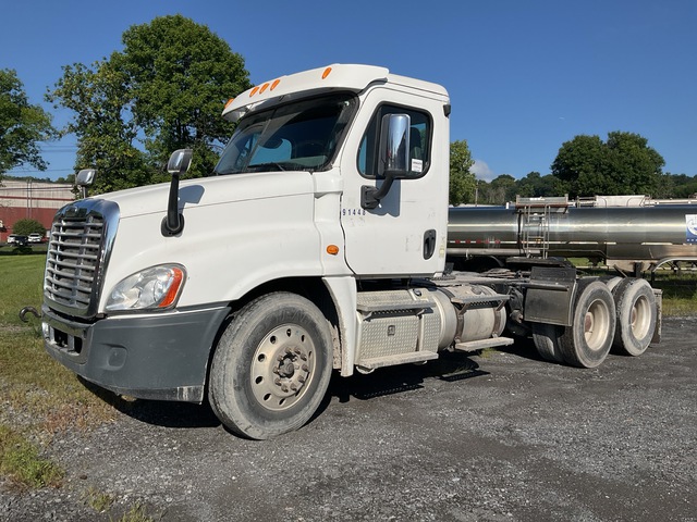 2014 Freightliner PX125064ST 6x4 T/A Day Cab Truck Tractor 2014 Freightliner PX125064ST 6x4 T/A Day Cab Truck Tractor