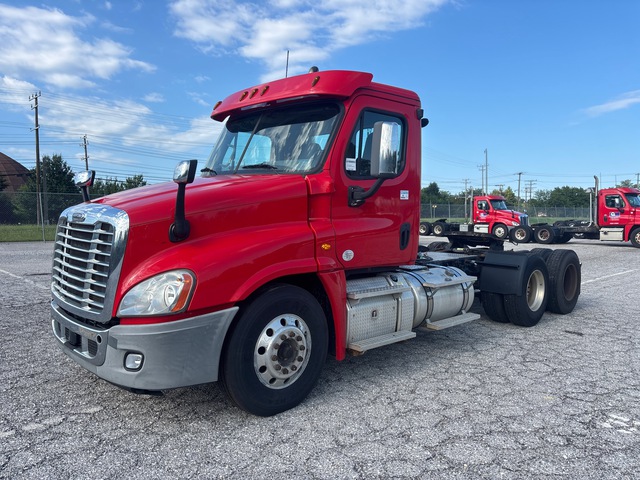 2019 Freightliner Cascadia 125 6x4 T/A Day Cab Truck Tractor 2019 Freightliner Cascadia 125 6x4 T/A Day Cab Truck Tractor