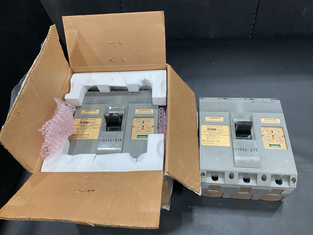 (2) SPD AQB-A252 Circuit Breakers (2) SPD AQB-A252 Circuit Breakers