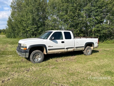 2002 Chevrolet Silverado 2500 HD 4x4 Extended Cab Pickup
