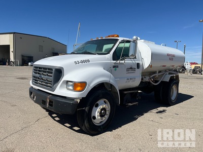 2001 Ford F-750 4x2 Water Truck