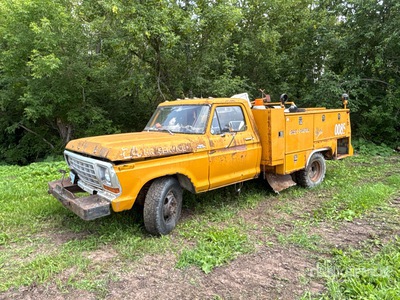 Ford F-350 Custom Service Truck (Inoperable)