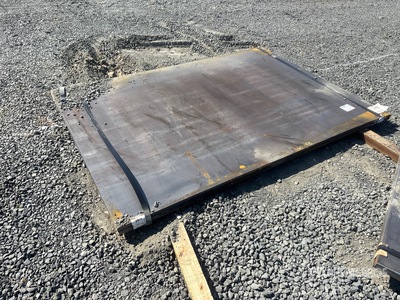 Quantity of (2) 5 ft x 7 ft 4 in (1 in Thick) 鋼 (Unused)