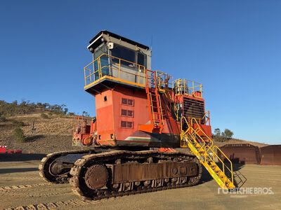 2004 Hitachi EX1900-5 حفارة بجنزير