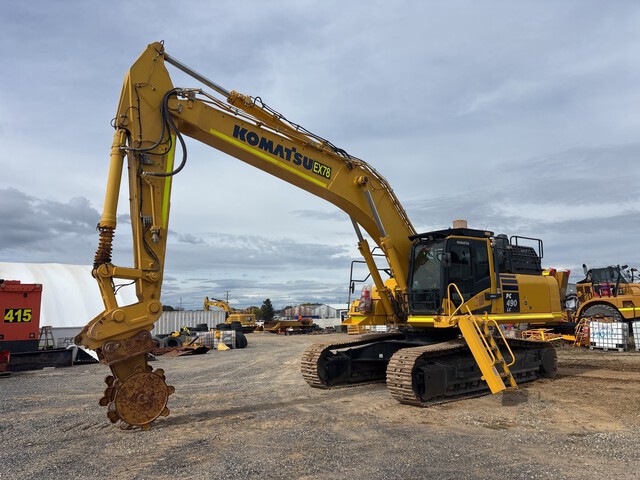 2020 Komatsu PC490LC-11 Tracked Excavator