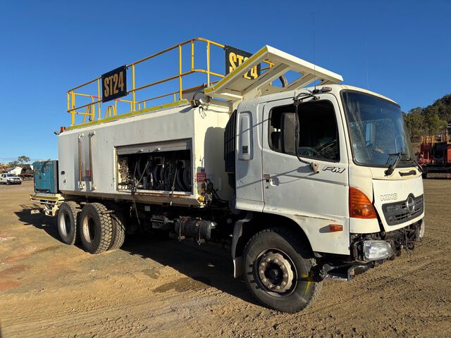 2006 Hino FM1J 6x6 Fuel & Lube Truck