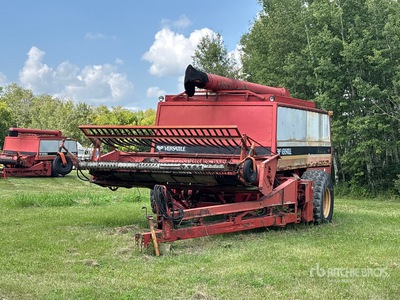 1985 Versatile Transaxial 2000 Pull-Type Combine Harvester (Inoperable)