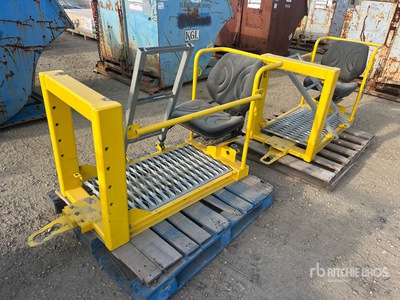 Quantity of (2) 2013 Müller 460 401 000 Elevated Machinery Seat Divers - Magasin, entrepôt, consommateur