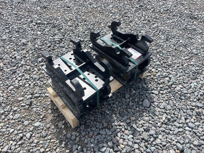 Quantity of (4) Haener CW05 Adapter Plate Attacco per escavatore (Unused)
