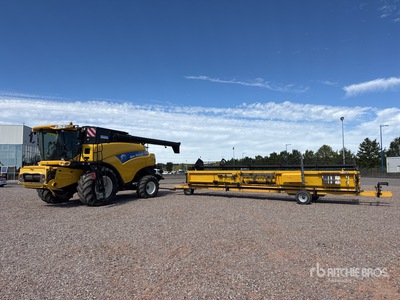 2007 New Holland CR9080 Combine Harvester