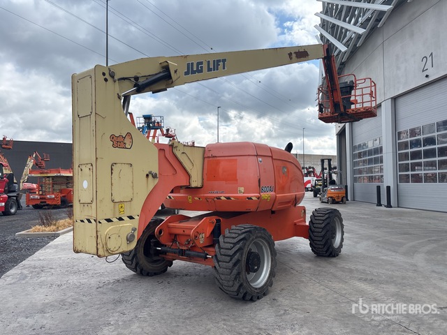 Articulating Boom Lifts