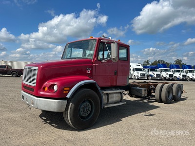 2004 Freightliner FL 112 Extended Cab Cabina y chasis
