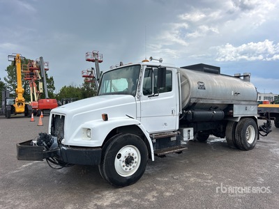 Etnyre on 2000 Freightliner FL 70 4x2 Ciężarówka do dystrybucji asfaltu