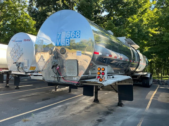 1996 Polar DOT407SS 7000 gal T/A Tanker Trailer
