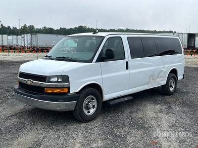 2018 Chevrolet Express 3500 8 Passenger Van