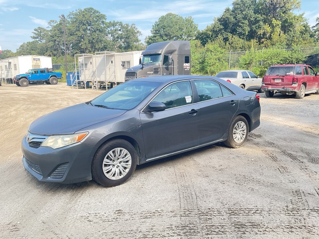 2013 Toyota Camry Automobile