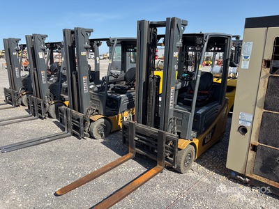 Cat 2ET300 2760 lb Forklift