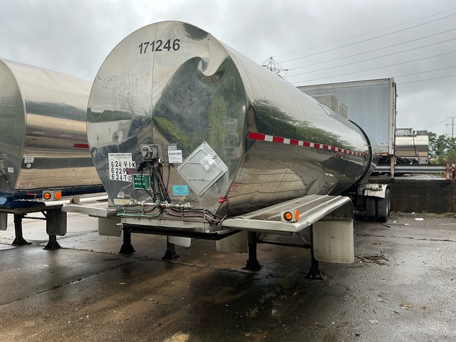 1999 Polar DOT407SS 7000 gal T/A Tanker Trailer